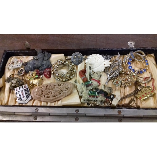 17 - Box of assorted miscellaneous jewellery, pin badges and other nick nacks