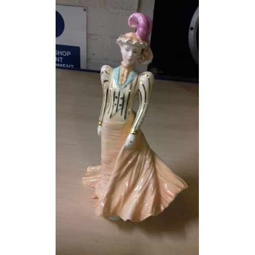 76 - Coalport david shilling limited edition, 344/750, 1988 the ascot lady figurine 22 cm tall