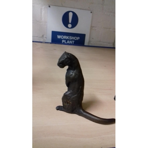 85 - Paul jenkins bronze otter sculpture 7 x 7 cm