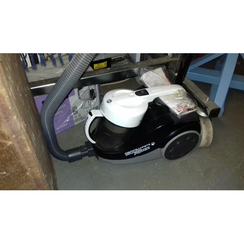 238 - Hoover whirlwind 1600w bagless cylinder vac