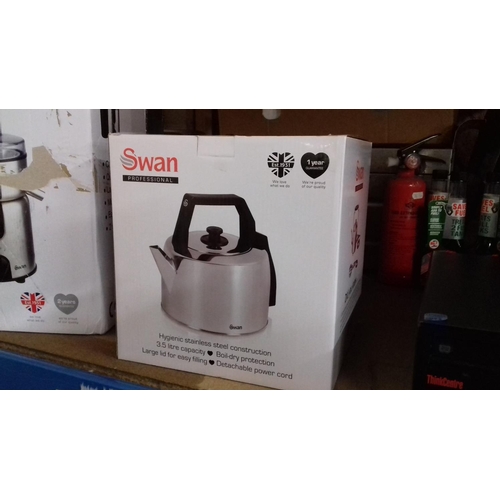 221 - Boxed 3.5l swan catering kettle