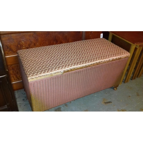 338 - Pink lloyd loom lusty ottoman