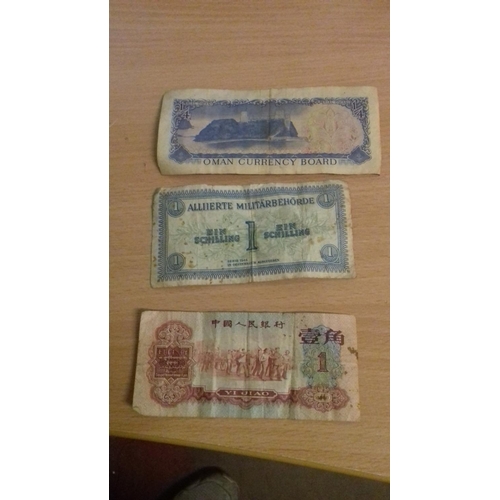 59 - Old uk £5 note, 3 x old uk £1 notes, 2 x more modern uk £1 notes and 3 x foreign currency notes