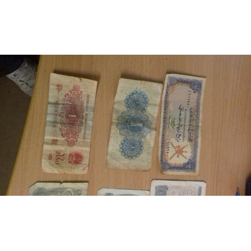 59 - Old uk £5 note, 3 x old uk £1 notes, 2 x more modern uk £1 notes and 3 x foreign currency notes