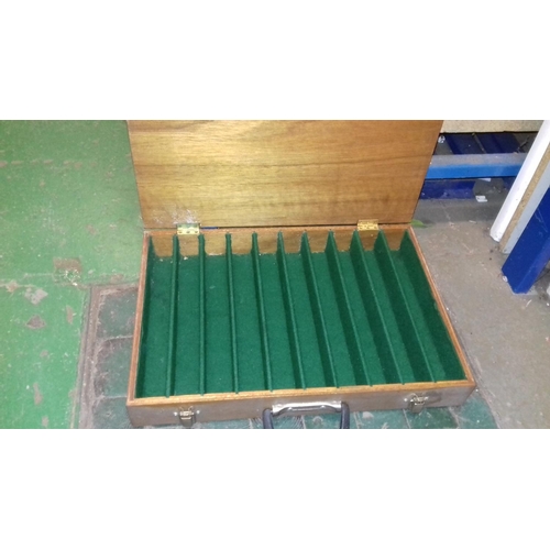 165 - 10 shelf portable model case, fully lined. 48 x 33 x 7 cm