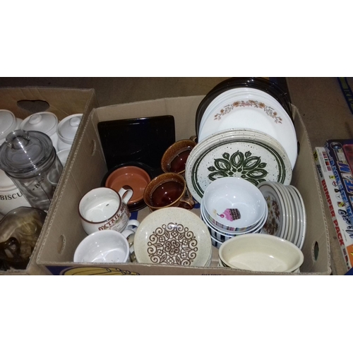 211 - 5 x boxes of assorted kitchen miscellaneous and tableware