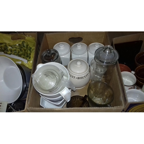 211 - 5 x boxes of assorted kitchen miscellaneous and tableware