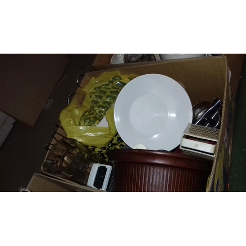 211 - 5 x boxes of assorted kitchen miscellaneous and tableware