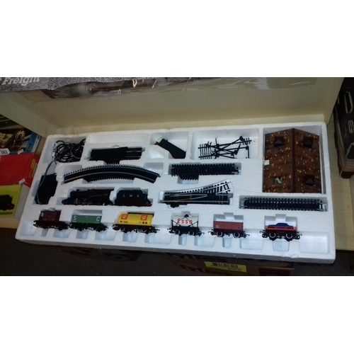 385 - Boxed played with Hornby railways r540 eight freight electric train set, some track missing