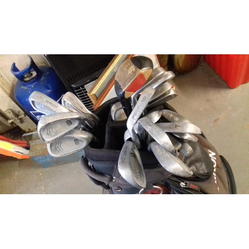 143 - Quantity of golf clubs in nice heavy duty bag