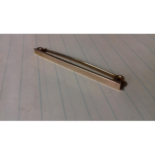 78 - Turn of the century 9 ct stamped gold tie pin in original box 3g