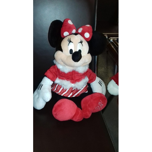 27 - 2010 disney store exclusive minnie mouse soft toy