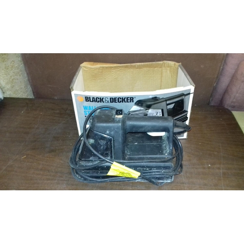 174 - Boxed black and decker wallpaper stripper