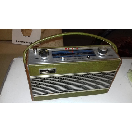 292 - Vintage roberts r505 transistor radio