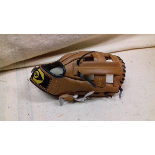 191 - FBI 9.2 inch leather professional baseball mitt