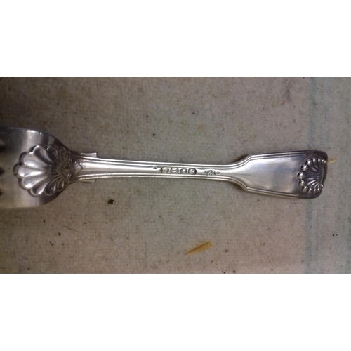 571 - Heavy (approx 97 g) london 1868 hallmarked silver kings pattern serving fork