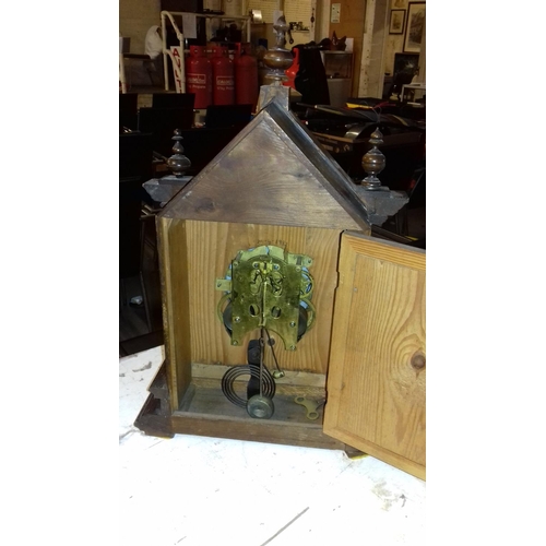 29 - Nice wooden framed american mantle clock with pendulum and key in working order 51 cm tall