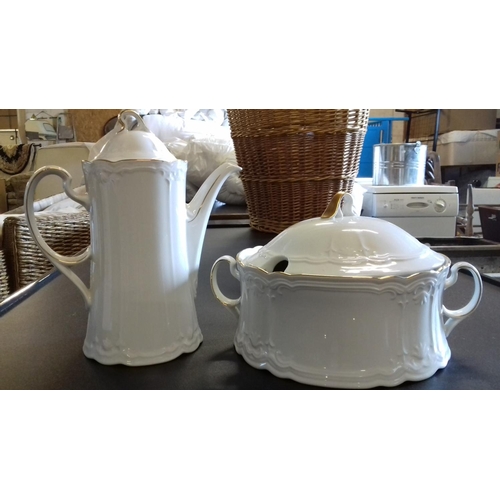 51 - Feltmann bavaria julia design coffee pot & matching tureen with lid