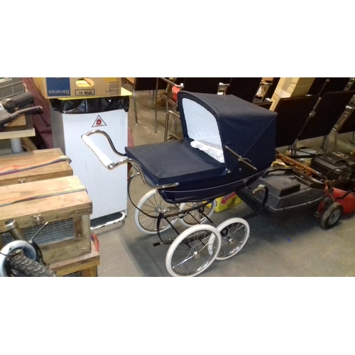 132 - Silver cross dolls carriage pram in as new condition