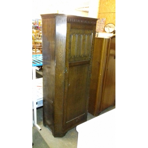 478 - Old oak charm style gentlemans hall/wardrobe 78 x 46 x 181 cm tall