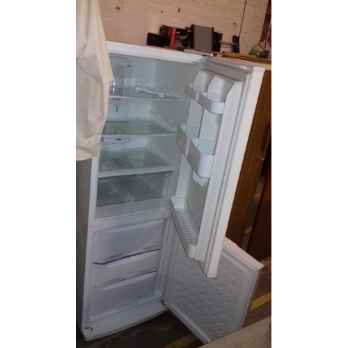 488 - Daewoo frost free full size fridge freezer