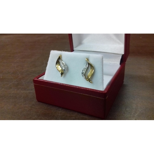 692 - Pair of 9 ct DIA stamped diamond earrings