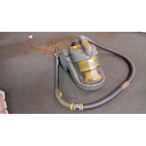 141 - Dyson dc02 cylinder vac for spare repair