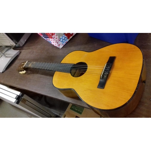 32 - Tatra classic full size acoustic guitar