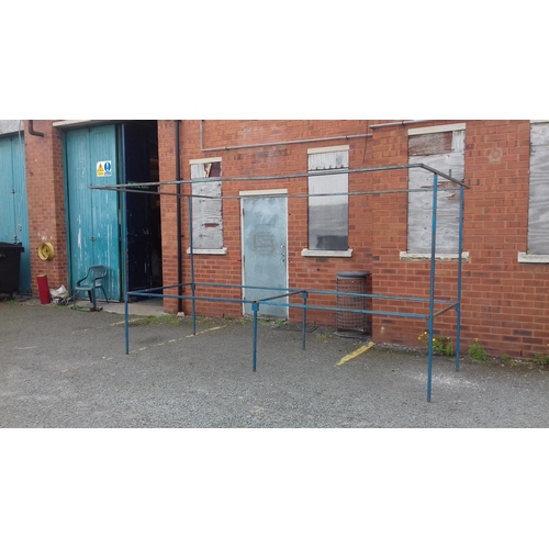 162 - 12 x 4 ft metal market stall shell, roof centre bars missing