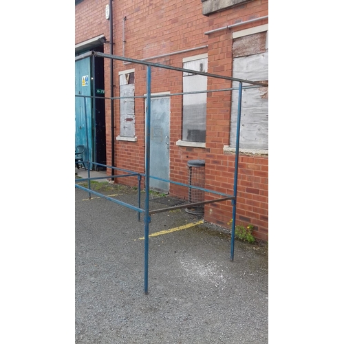 162 - 12 x 4 ft metal market stall shell, roof centre bars missing