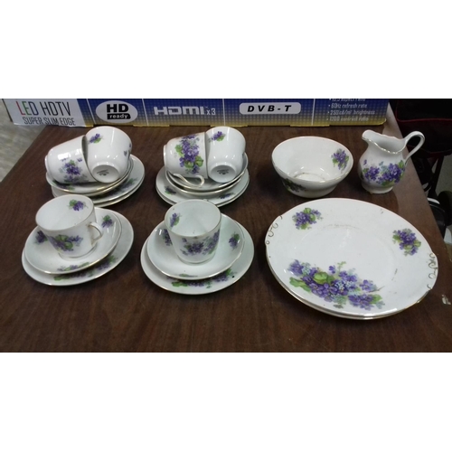 49 - 22 piece victoria china czechoslovakia 6 place setting teaset