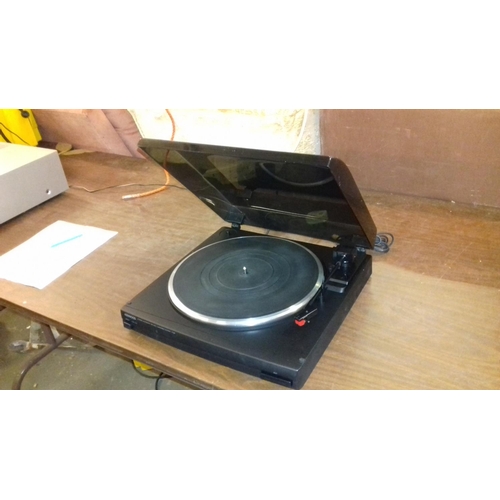 491 - Kenwood auto return record player model P-26