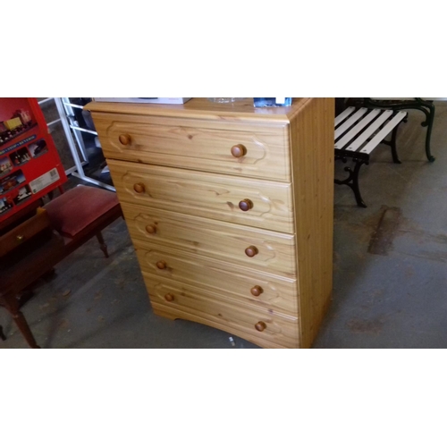 480 - Pine look 5 drawer chest of drawers 81 x 44 x 108 cm tall