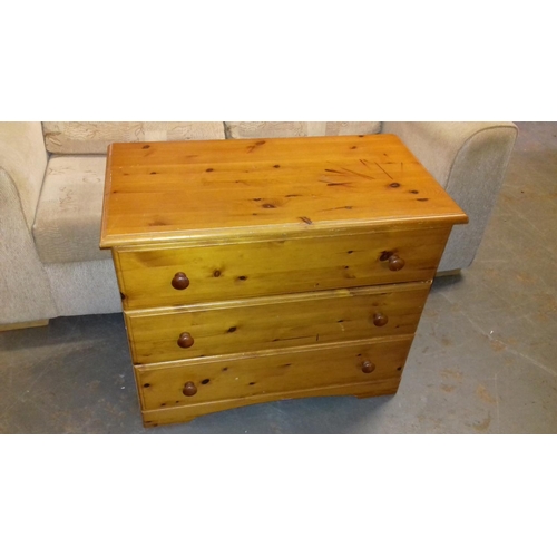 548 - Pine look 3 drawer chest 82 x 44 x 69 cm tall