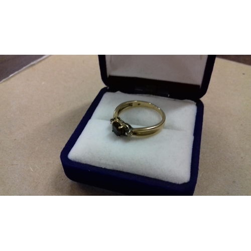 685 - 9k 375 hallmarked dress ring with large central stone and 2 x small diamonds size O in box