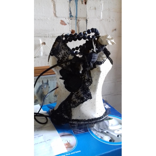 452 - Burlesque corset lamp