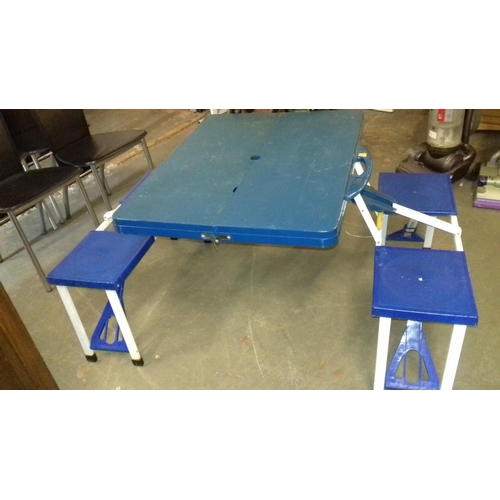 495 - Fold away childs camping/picnic table