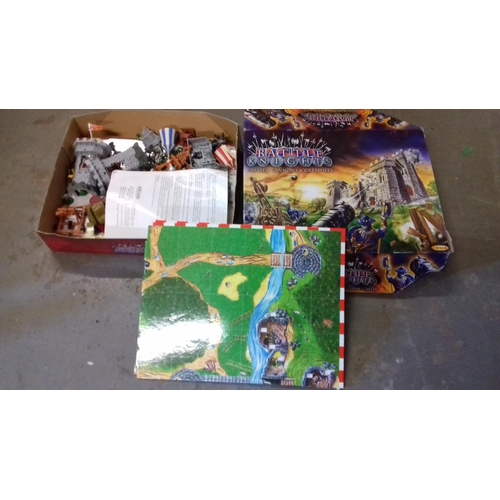 422 - Boxed battle knights castles, cannons and catapults action game plus extras