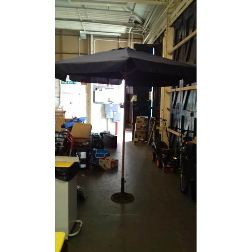 424 - 7 ft spread garden parasol with pull cord raiser in cast base