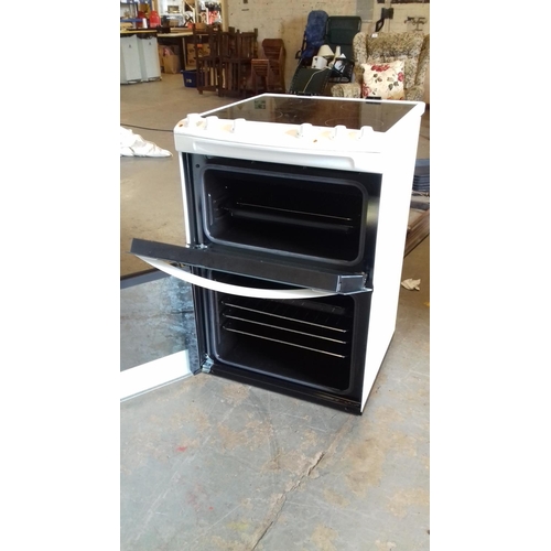 469 - 600 mm Zanussi zcv66000 electric cooker as new