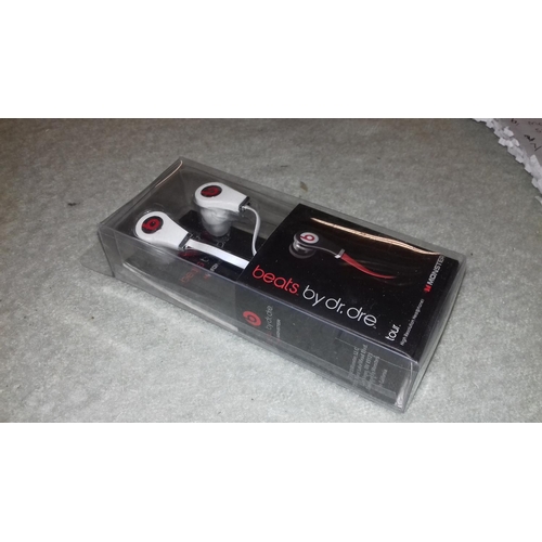 680 - Boxed monster beats by dr dre 'ultra' earphones