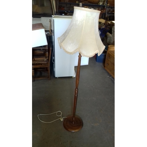 517 - 1950's floor stand lamp with shade