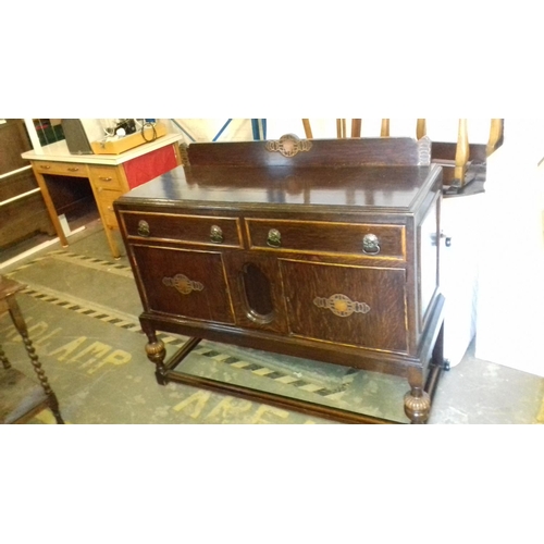 497 - 123 x 48 x 105 cm oak sideboard