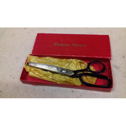 89 - Vintage PSC precision pinking shears in original box