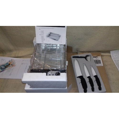 533 - New Coopers of Stortford 4 piece ceramic knife set & flat bed toaster