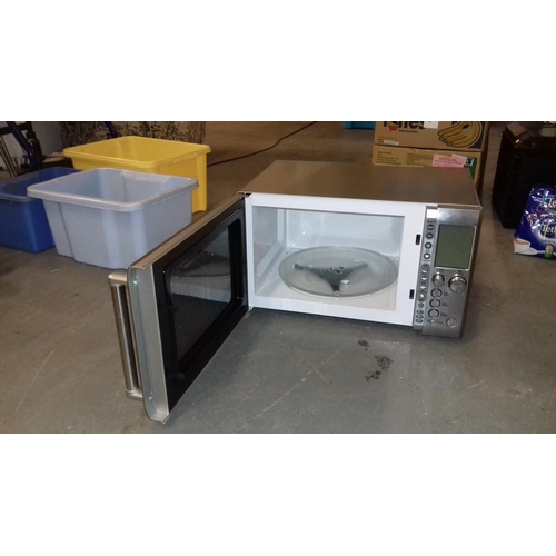 528 - Brushed stainless steel SAGE 1100 wt microwave model BM0734UK