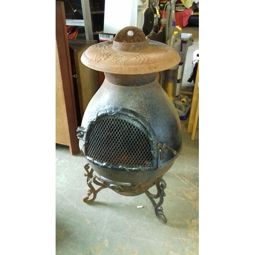 550 - Weathered pot belly cast garden stove/burner