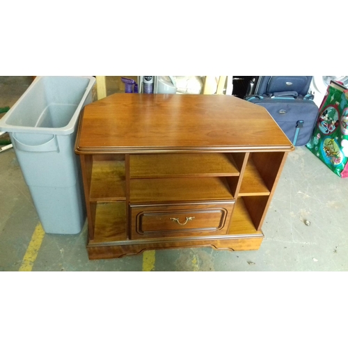 476 - Nice wooden tv cabinet 83 x 45 cm