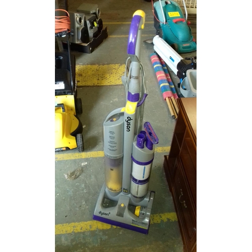 559 - Dyson DC03 upright vac in working order