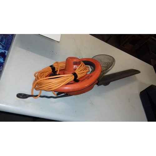 168 - Flymo easi-trim EHT-420 electric hedge trimmer